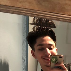 Meet your Posher, Tomas